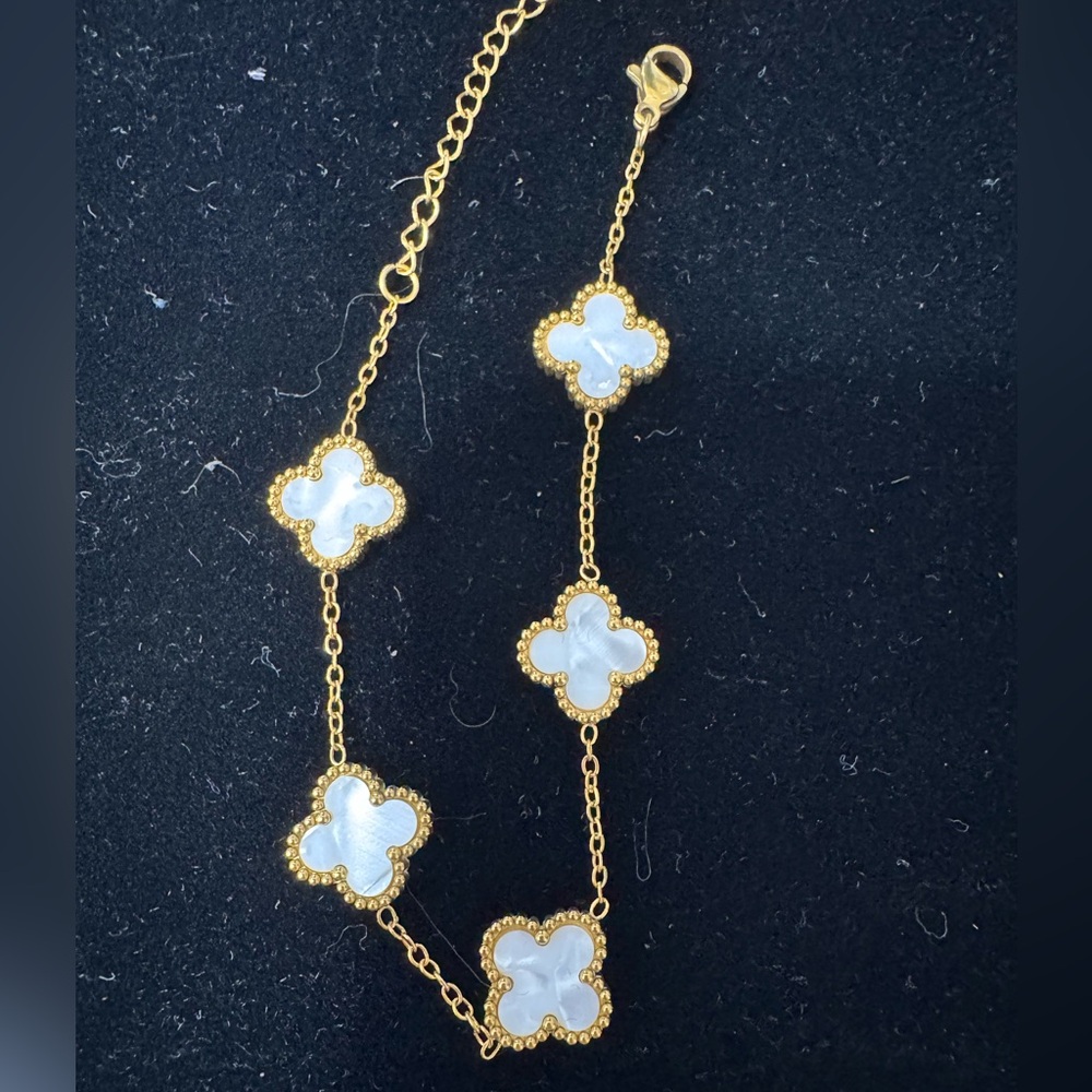 Beautiful MOP VCA BRACELET